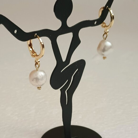 Baroque Pearl Huggie Hoop Earrings Gold Tone Drop Dangle Wedding Jewelry - Picture 7 of 8